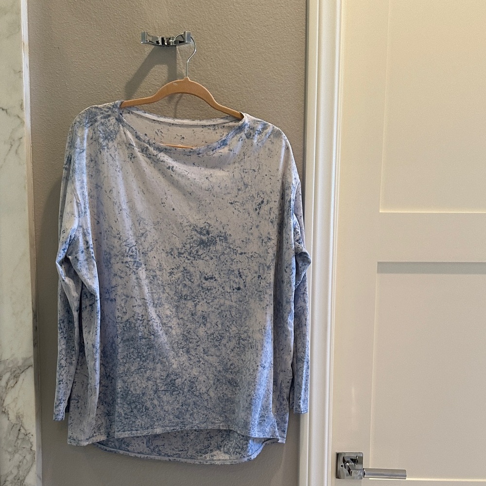 Blue Tie-Dye Long Sleeve Back In Action Top from Lululemon🤍🤍🤍🤍🤍🤍🤍🤍